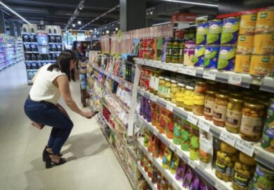 El consumo masivo encadenó su tercer mes de retroceso en el año: cuánto cayó