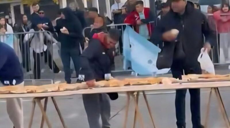 Insólito: vecinos saquearon un sándwich gigante de matambre a la pizza en Avellaneda