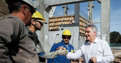 Llaryora supervisó la construcción de la sede de la Universidad Provincial en la zona de Villa El Libertador