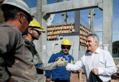 Llaryora supervisó la construcción de la sede de la Universidad Provincial en la zona de Villa El Libertador