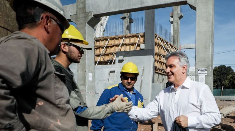 Llaryora supervisó la construcción de la sede de la Universidad Provincial en la zona de Villa El Libertador