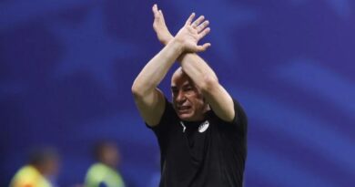 Qué significa el gesto de la “X” que hizo el DT de Egipto en el partido ante Argentina Qué significa el gesto de la “X” que hizo el DT de Egipto en el partido ante Argentina