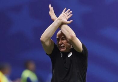 Qué significa el gesto de la “X” que hizo el DT de Egipto en el partido ante Argentina