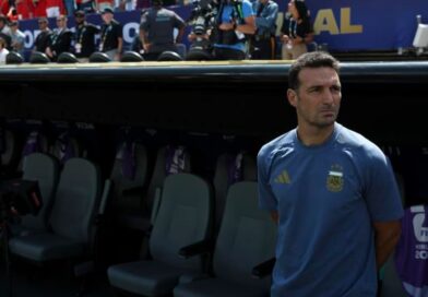 Scaloni hasta las lágrimas: el DT argentino puso en duda su continuidad tras la derrota ante España