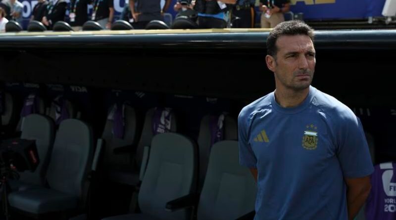 Scaloni hasta las lágrimas: el DT argentino puso en duda su continuidad tras la derrota ante España