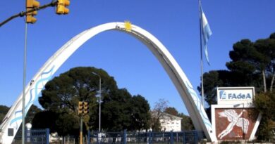 Caputo aprobó el presupuesto para la fábrica de aviones de Córdoba con pérdida de $14.000 millones