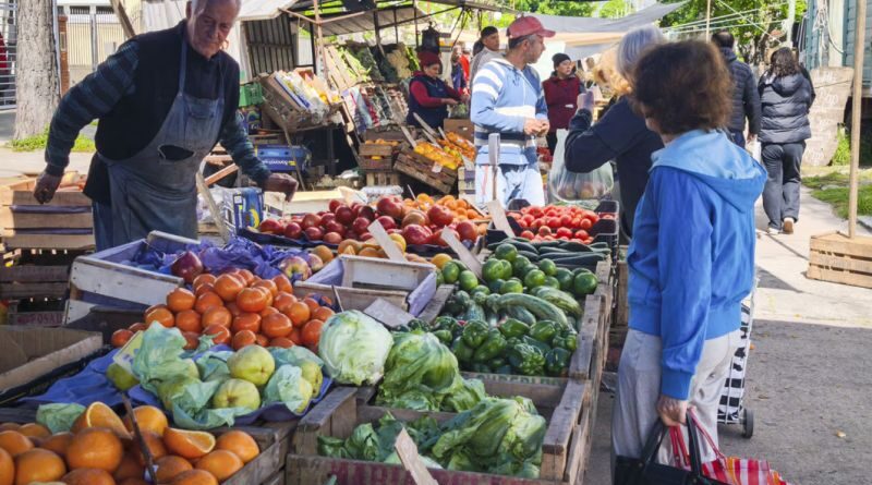 El 76% de los endeudados en Argentina recurre al crédito para pagar alimentos, salud y servicios